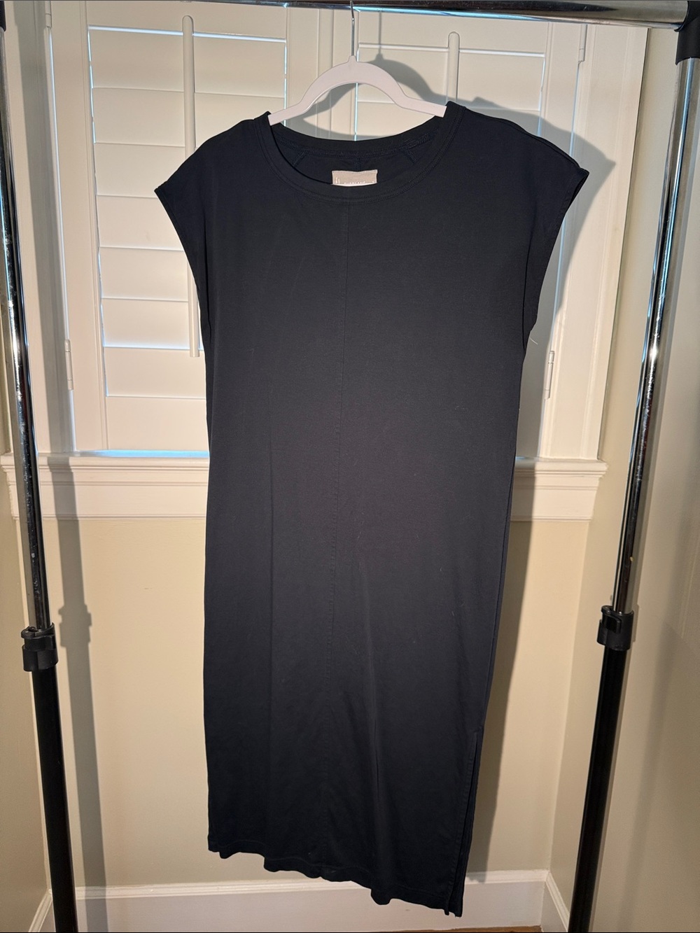 Everlane Black Cap-Sleeve Shift Dress